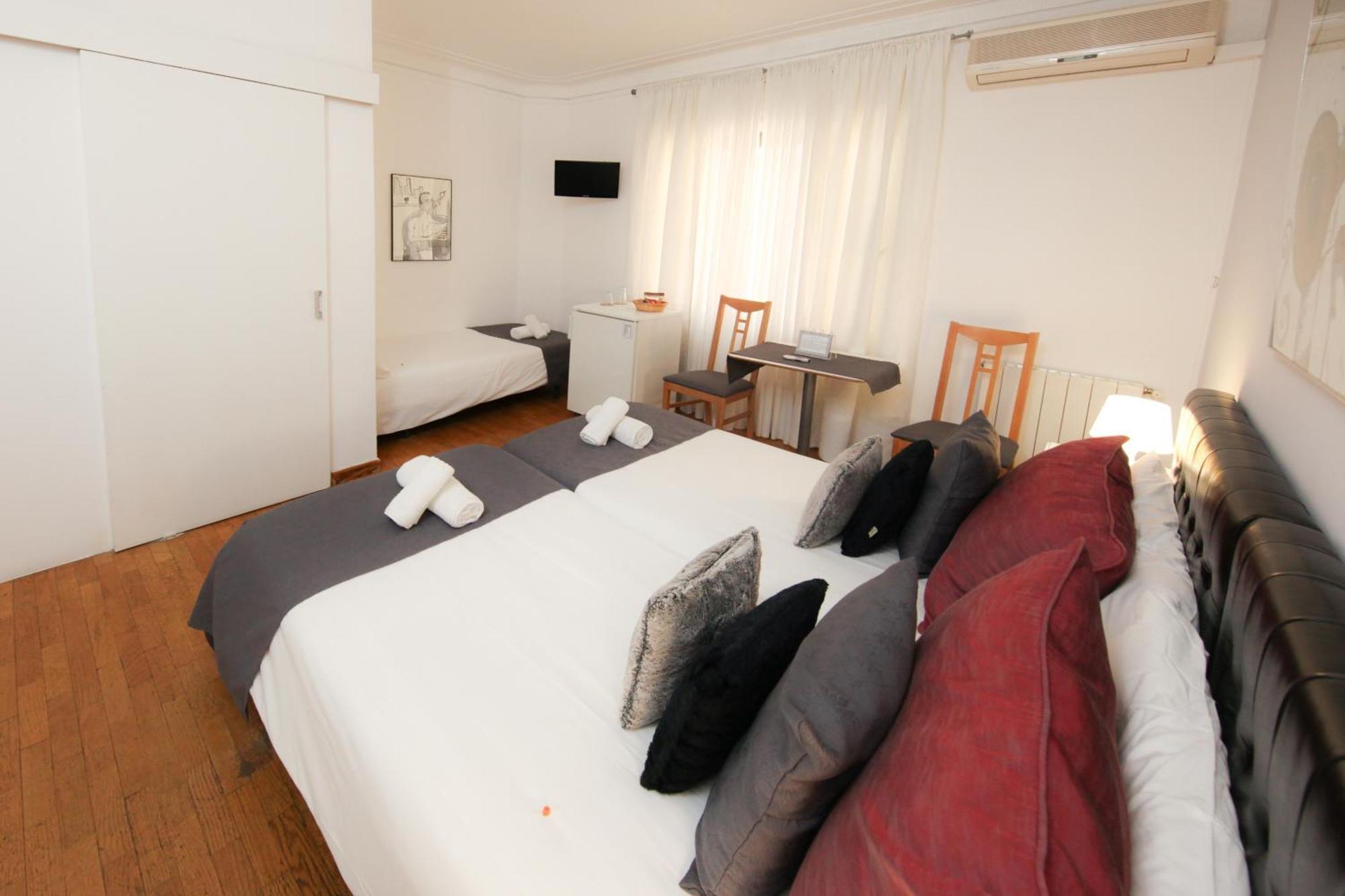 Petit Hotel Барселона Экстерьер фото