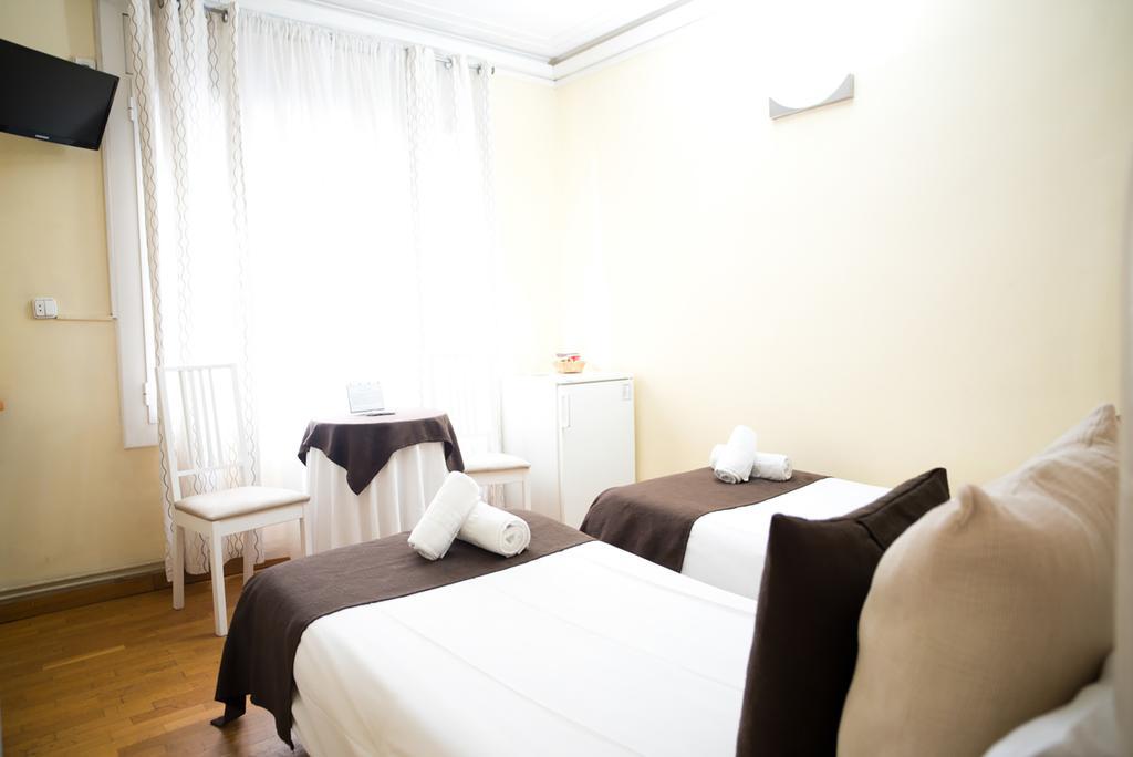 Petit Hotel Барселона Экстерьер фото