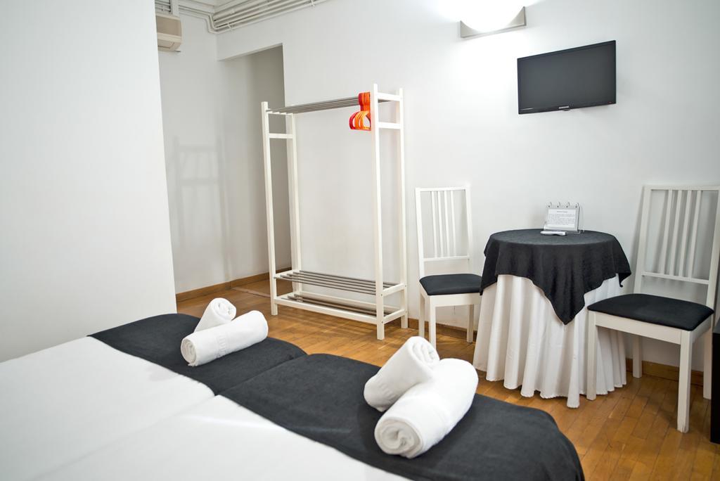 Petit Hotel Барселона Экстерьер фото