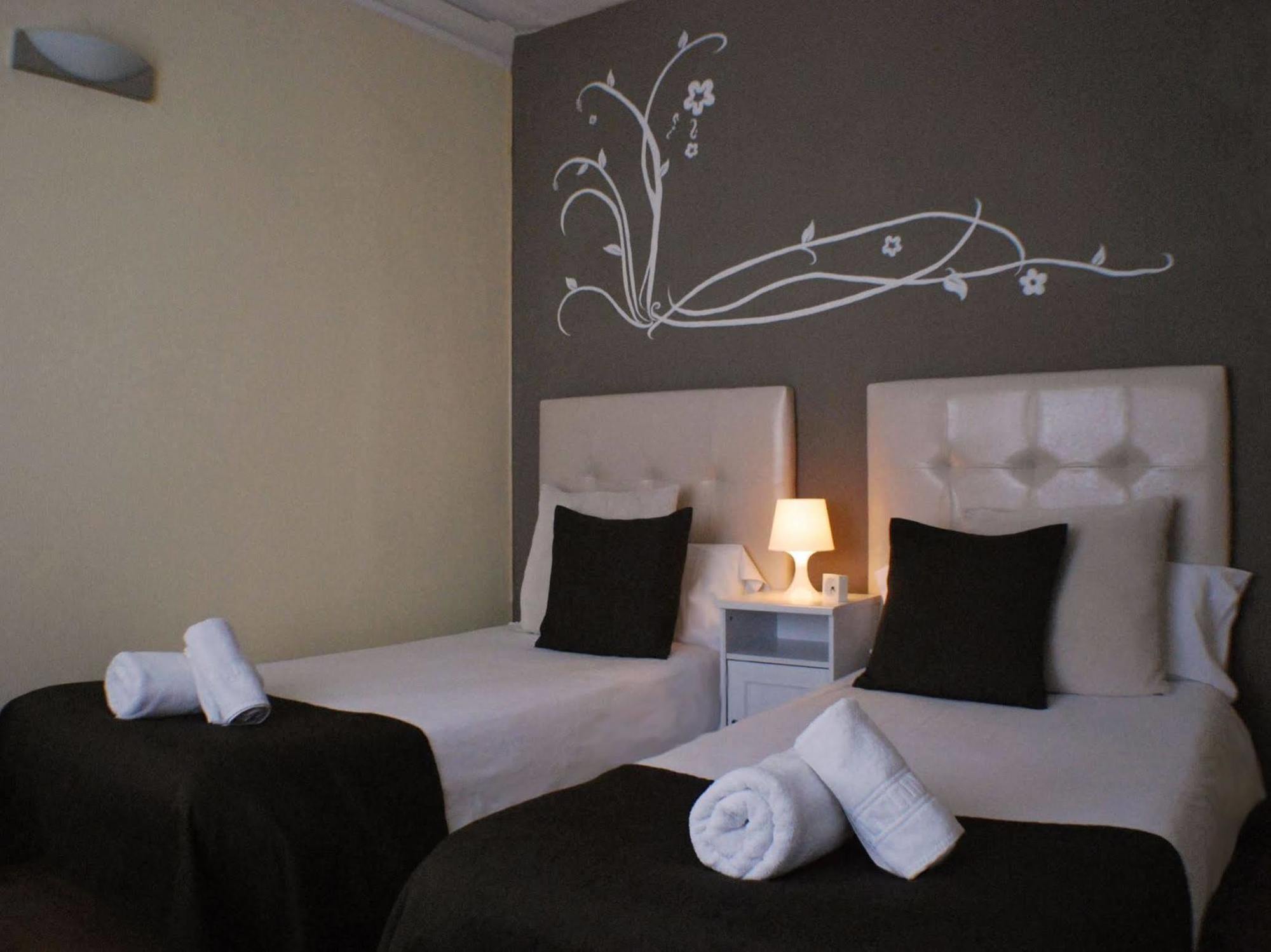 Petit Hotel Барселона Экстерьер фото