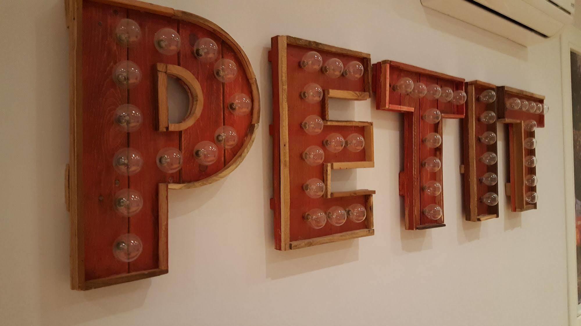 Petit Hotel Барселона Экстерьер фото