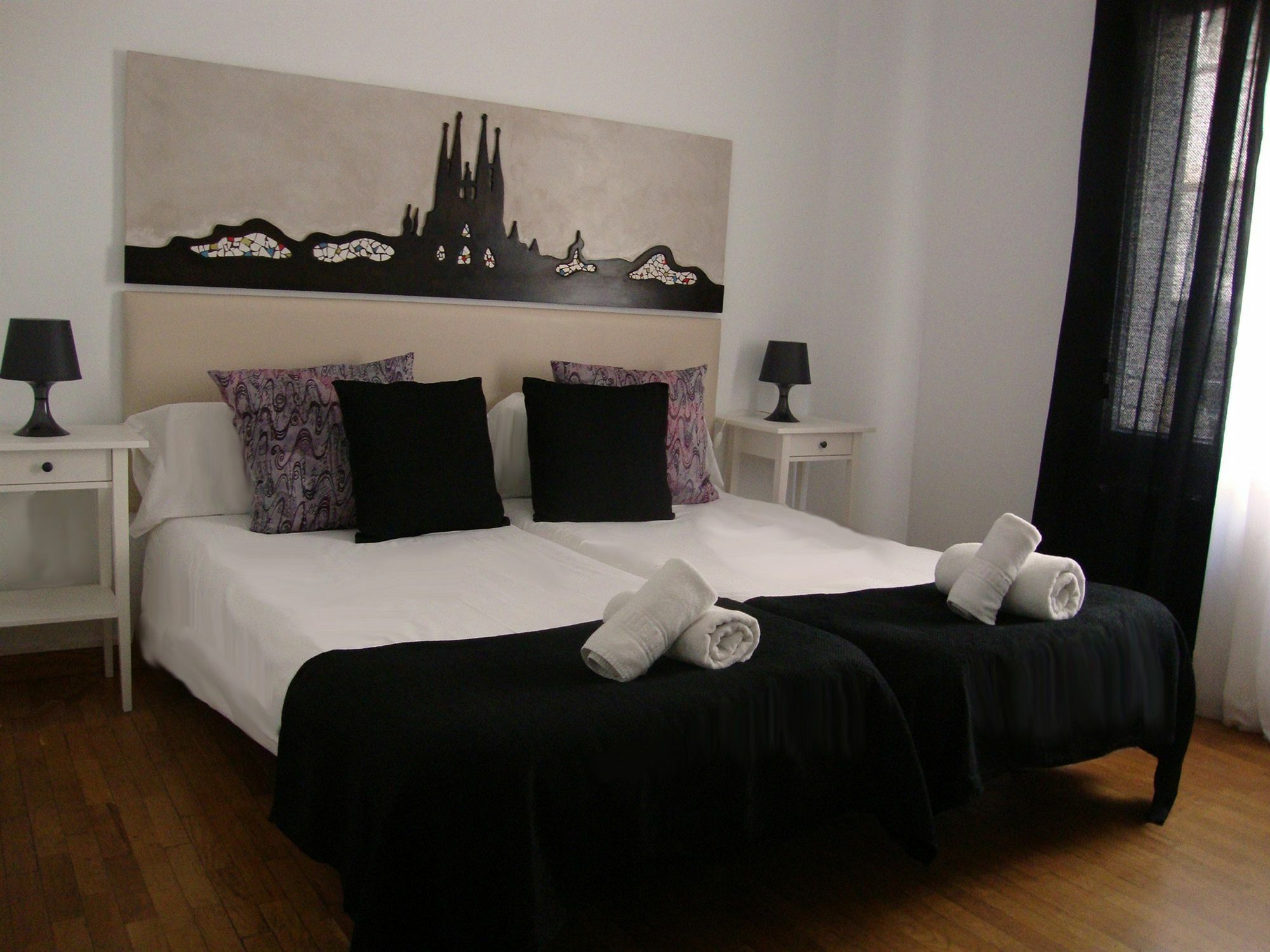 Petit Hotel Барселона Экстерьер фото