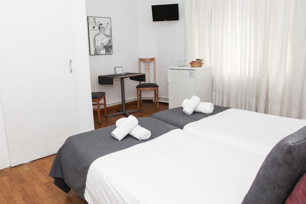 Petit Hotel Барселона Экстерьер фото
